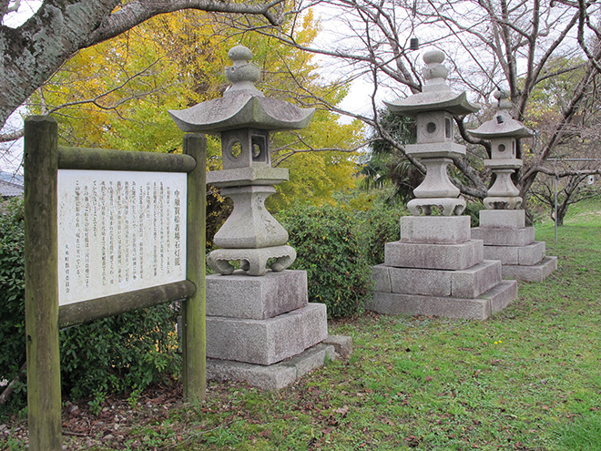 中須賀船着場・石灯篭